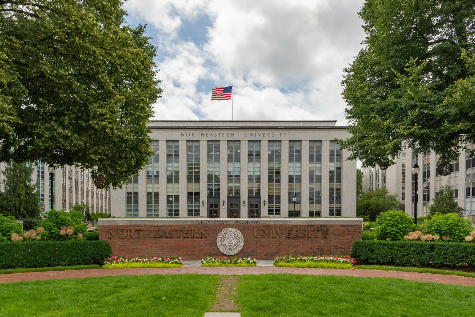  2023/03/Northeastern-University-Shutterstock_01.jpg 