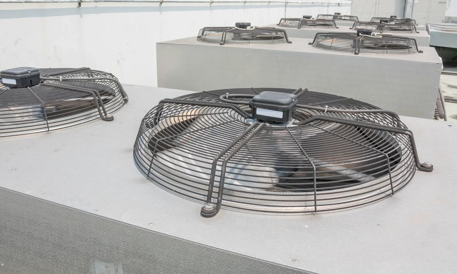  2023/05/Meta_Fan-Coil-Unit-on-Rooftop_shutterstock_623069372.jpg 